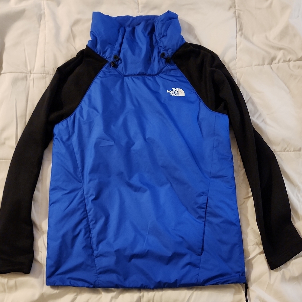 The North Face Canyon Lands Pullover.